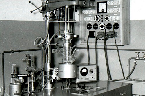  Czochralski growth machine for 1“ Ge single crystals in 1963